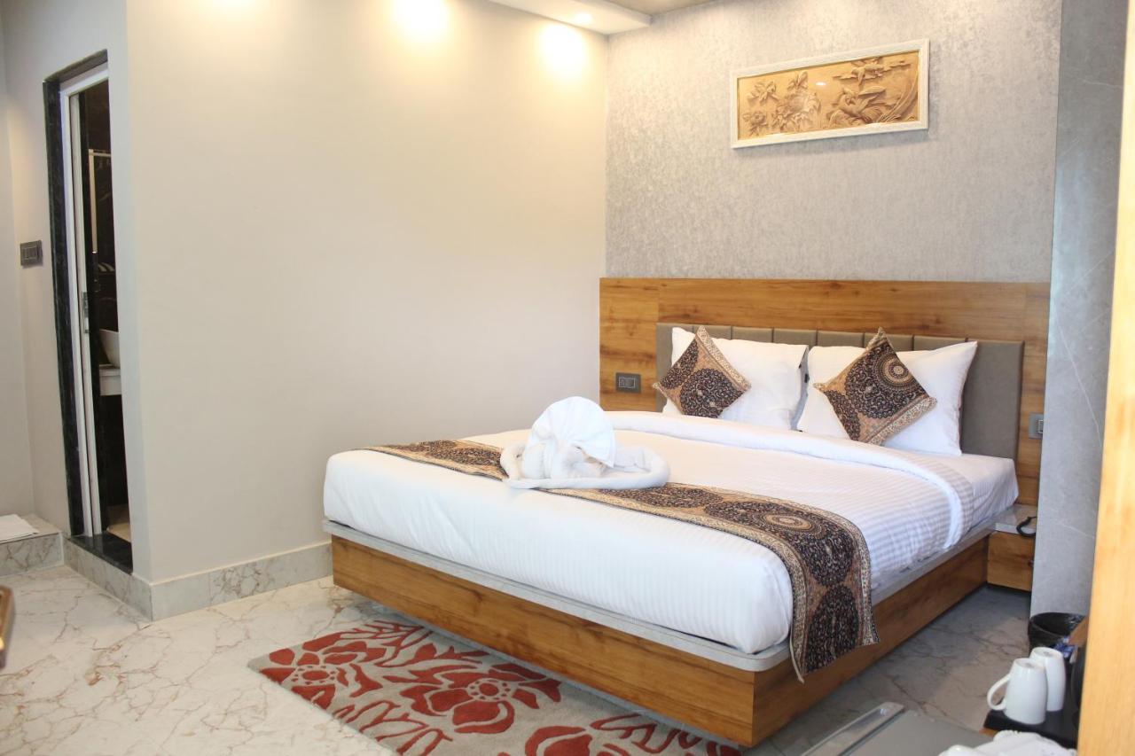 Hotel Banaras Palace Varanasi Exterior photo