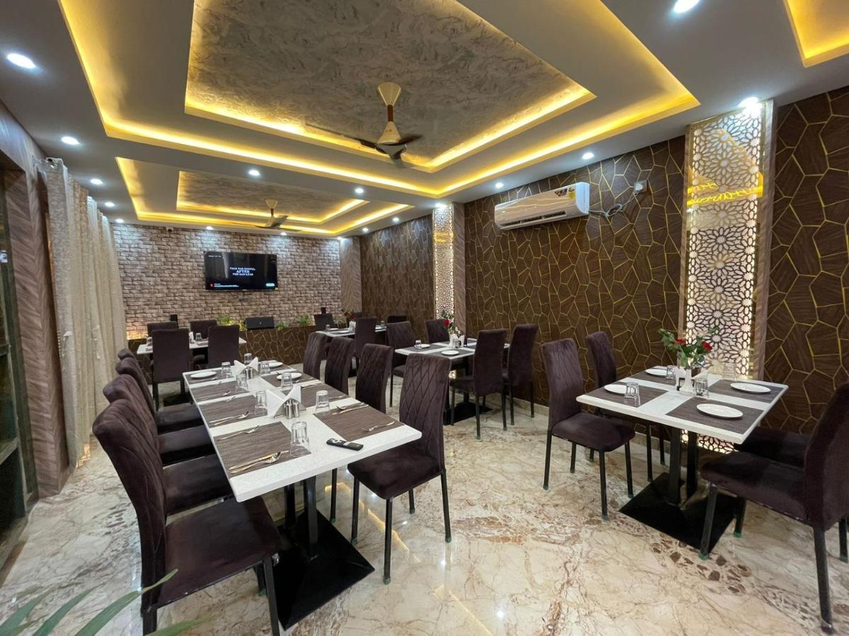 Hotel Banaras Palace Varanasi Exterior photo