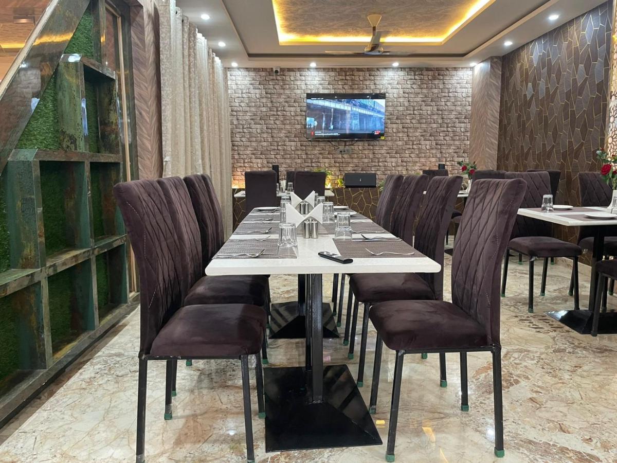 Hotel Banaras Palace Varanasi Exterior photo
