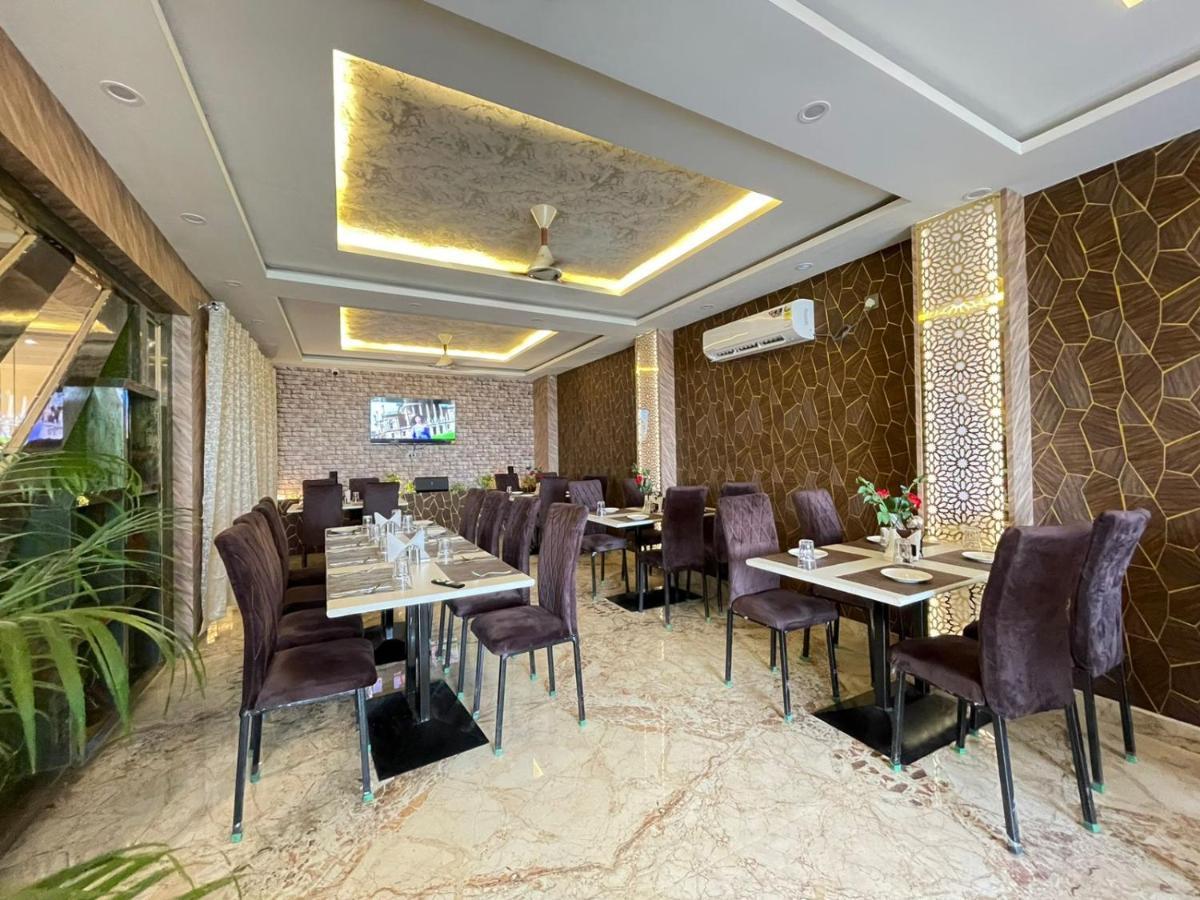 Hotel Banaras Palace Varanasi Exterior photo